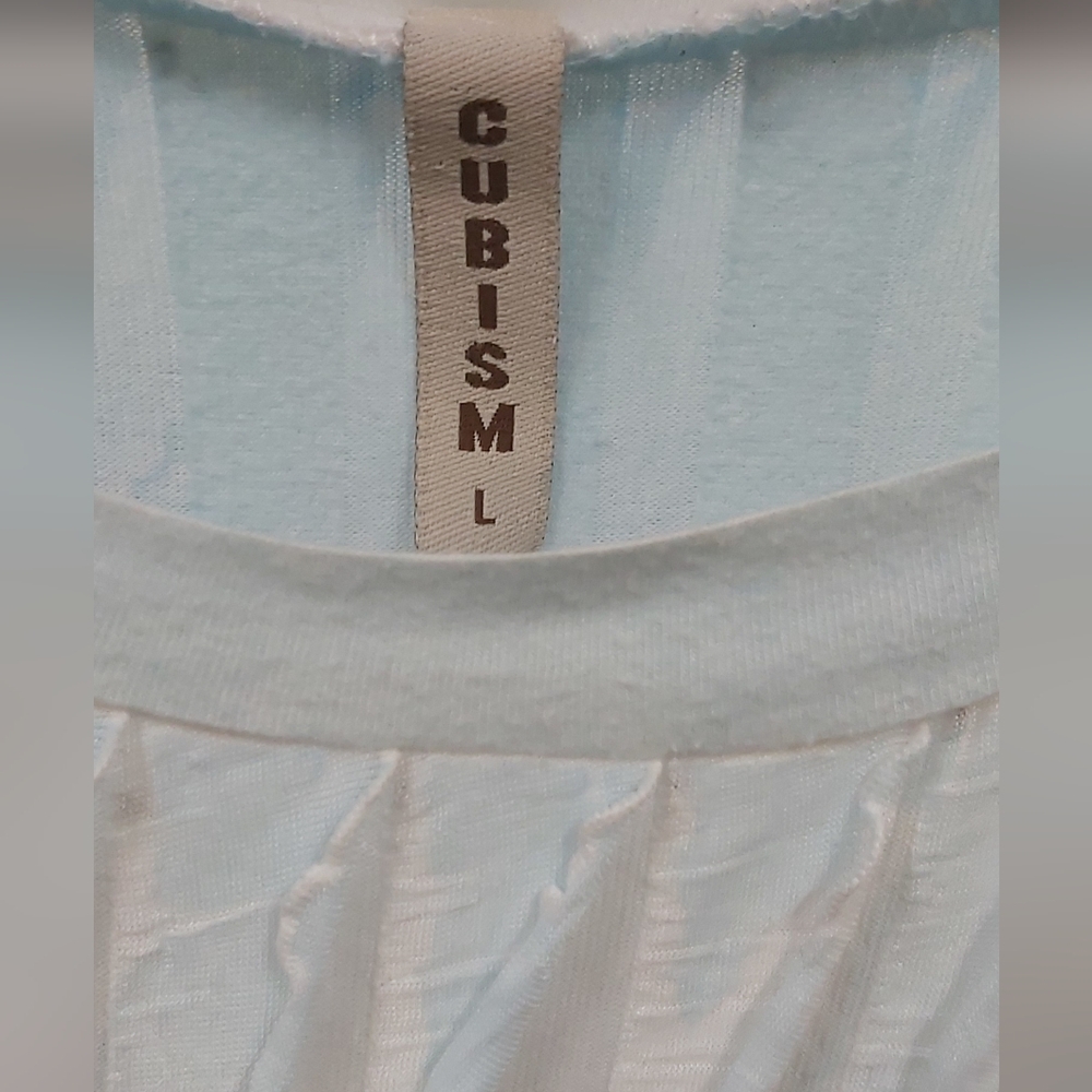 Cubism Ruffle Ombre Top - Picture 5 of 11